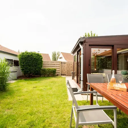 Reynaertpark With Parking By Interhome Сasa de vacaciones Bredene