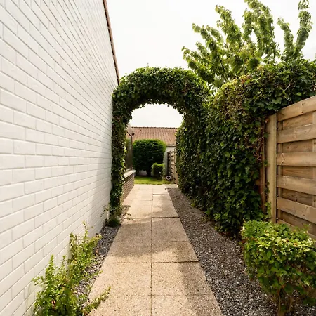 Dom wakacyjny Reynaertpark By Interhome Bredene