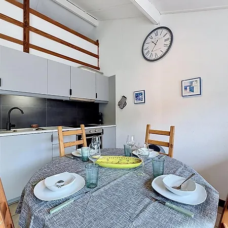 Reynaertpark With Parking By Interhome * ברדנה
